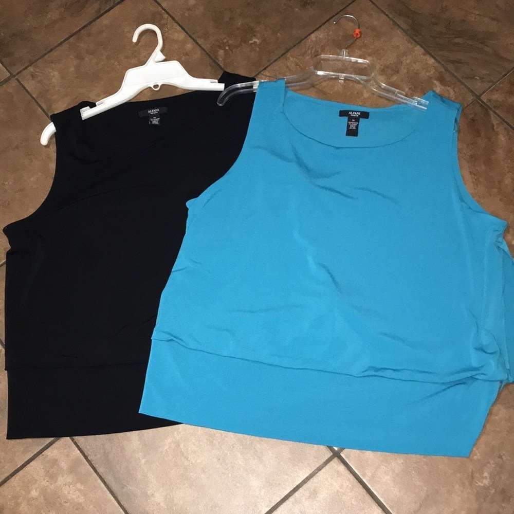 Women’s Zippered Top